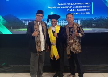 Prof. Gabriel Lele Resmi Jadi Guru Besar FISIPOL UGM, Dorong Demokrasi Substansial dan Kolaborasi Lintas Sektor