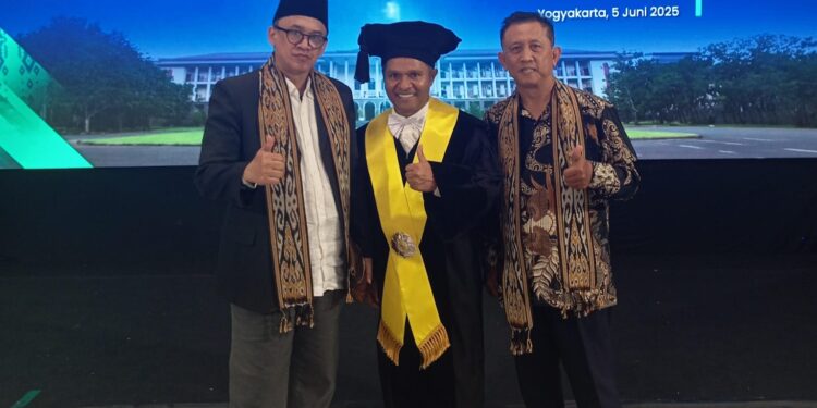 Prof. Gabriel Lele Resmi Jadi Guru Besar FISIPOL UGM, Dorong Demokrasi Substansial dan Kolaborasi Lintas Sektor