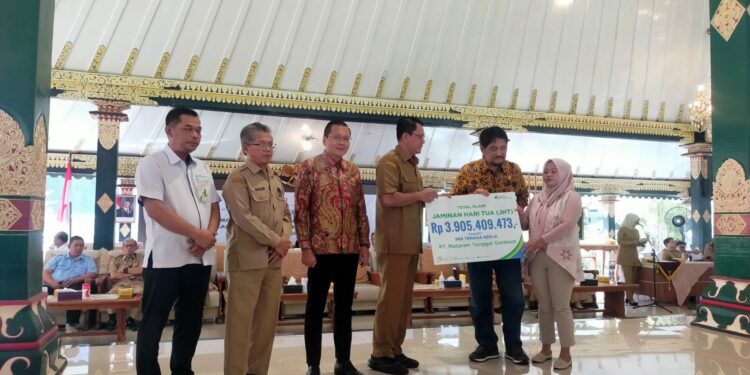 PENCAIRAN JAMINAN HARI TUA (JHT) BPJS KETENAGAKERJAAN BAGI PEKERJA TER-PHK PT MATARAM TUNGGAL GARMENT