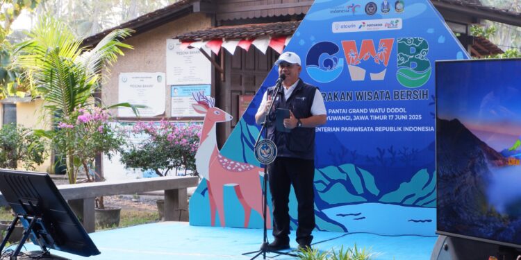 Kemenpar Luncurkan Gerakan Wisata Bersih di Banyuwangi, Dorong Pariwisata Ramah Lingkungan