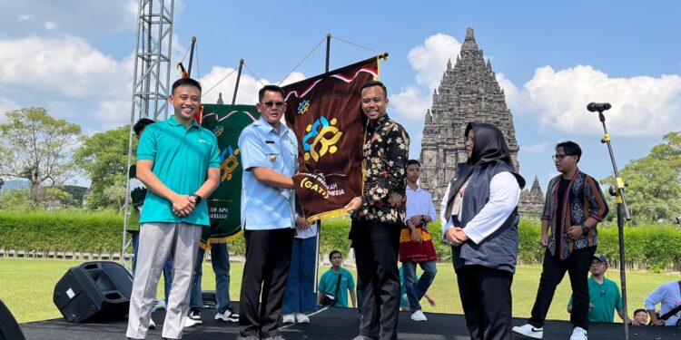 Harganas Ke-32 BKKBN, Wabup Sleman Wakili DIY Serahkan Estafet Kirab Bangga Kencana Ke Jawa Tengah