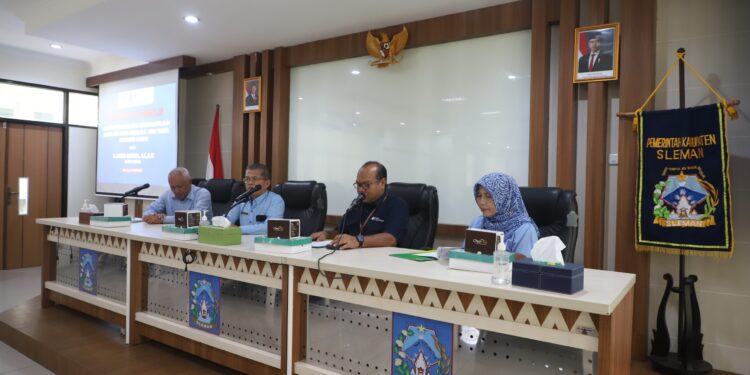 Pemkab Sleman Serahkan Santunan Kematian BPJS Ketenagakerjaan kepada Ahli Waris Pengelola Parkir Kabupaten Sleman