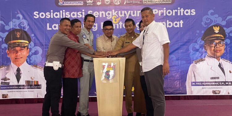 Bupati Batang Berikan Hadiah Motor Kepada Desa Tercepat Bayar Pajak