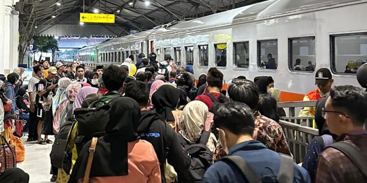 Semester I 2025, Pengguna KAI Commuter Surabaya Tembus 7,8 Juta Orang