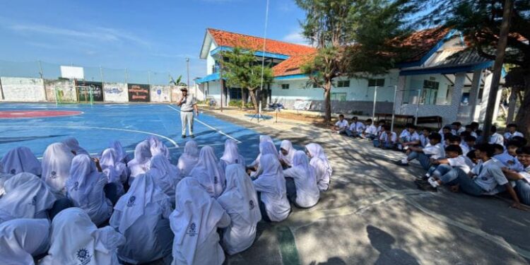 Police Goes to School Satlantas Polres Sumenep, Ajak Pelajar Jadi Pelopor Keselamatan Lalu Lintas
