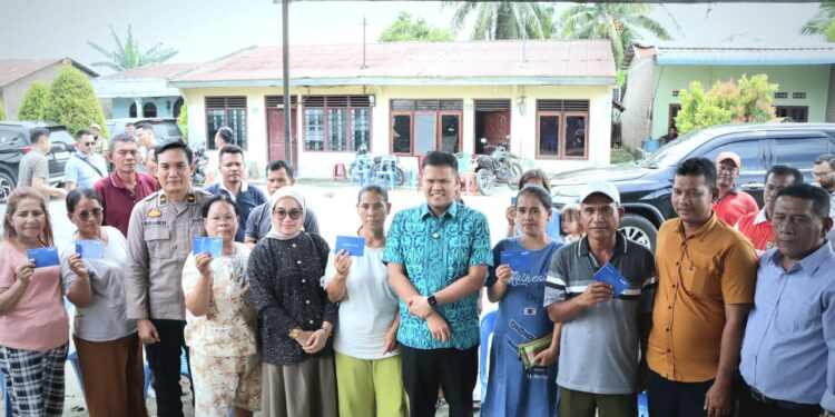 Wabup Sergai Serahkan Bantuan BBR Kemensos untuk 114 Rumah Korban Puting Beliung