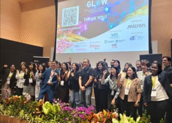 Dosen Unair Prastika Krisma Raih Travel Award di GLOW 2025, Angkat Peran Perempuan dalam Sains Material