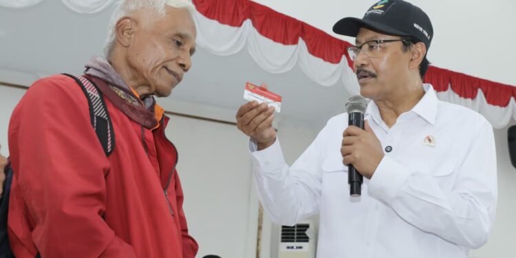 Gus Ipul Tinjau Penyaluran Bansos di Bogor: BLT Rp31,5 Triliun Bukti Kepedulian Negara