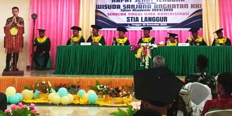 Wabup Maluku Tenggara Tekankan Literasi Digital dan Adaptasi Global pada Wisuda STIA Langgur 2025