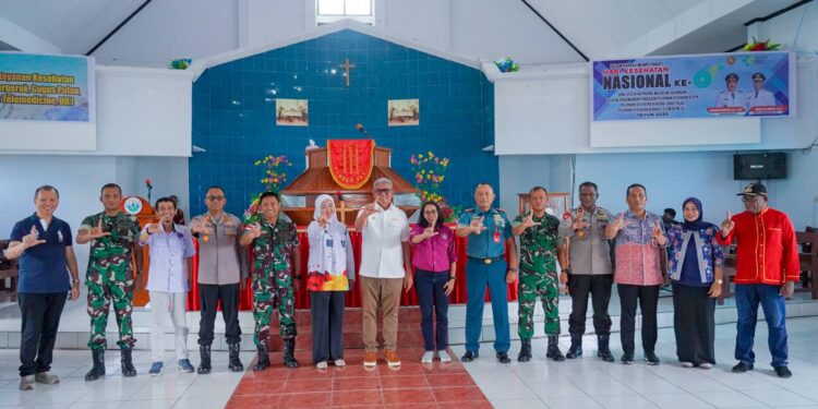 Dinas Kesehatan Maluku Gelar Layanan Kesehatan Bergerak di Desa Ohoira, Warga Pulau Antusias