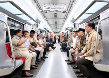 Presiden Prabowo Naik KRL dari Manggarai ke Tanah Abang, Tinjau Layanan Transportasi Publik Jakarta