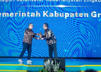 Pemkab Gresik Raih Penghargaan Katalisator Keberlanjutan Lingkungan di detikJatim Awards 2025