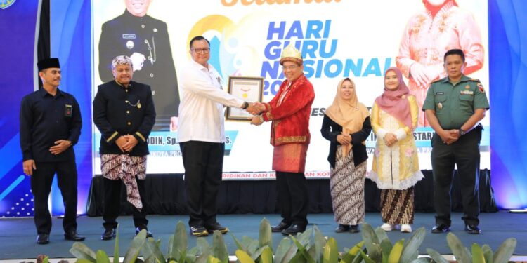 Probolinggo Raih Rekor MURI Lewat 2.262 Karya Inovasi Guru pada Peringatan HGN 2025