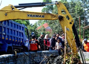 Bupati Lumajang Tinjau Lokasi Banjir Sidorejo, Tegaskan Penanganan Cepat dan Berkelanjutan