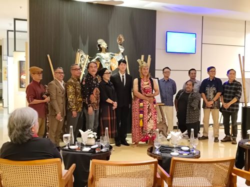 Lobi Hotel Disulap Jadi Galeri: Mustika Yogyakarta Hadirkan Pameran “Emerging Lines”