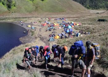 Aktivitas Gunung Semeru Naik ke Level Awas, Pendakian Ditutup dan 187 Pendaki Berhasil Dievakuasi