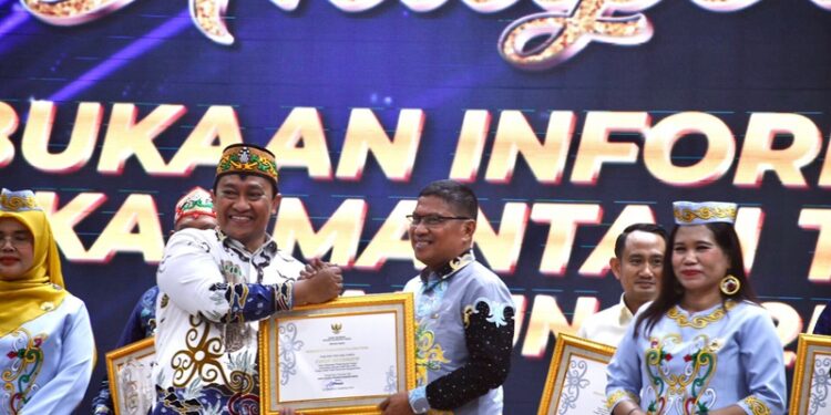 Kabupaten Pulang Pisau Raih Predikat Cukup Informatif di Anugerah Keterbukaan Informasi Publik 2025