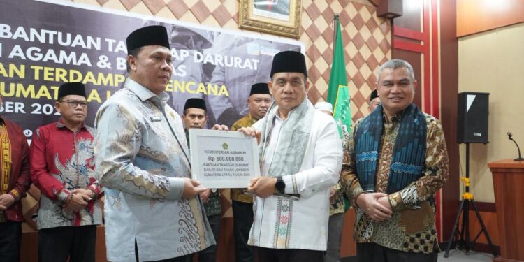 Banjir dan Longsor Sumut: Wamenag Salurkan Bantuan Rp500 Juta untuk Korban