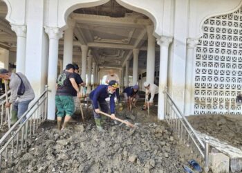 Kemenag Aceh Turunkan Relawan Bersihkan Masjid dan Madrasah Terdampak Banjir