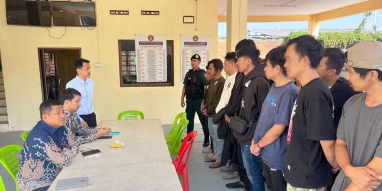 Kemlu RI Pulangkan 9 WNI dari Kamboja, 7 Terindikasi Terlibat Online Scam