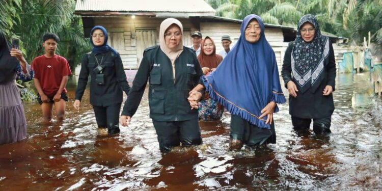 Banjir Meluas di Siak, Bupati Afni Instruksikan Pejabat Turun Langsung Salurkan Bantuan