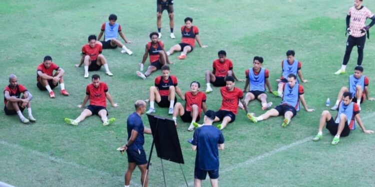 Pelatih Baru Persik Kediri Marcos Reina Pilih Game Internal untuk Adaptasi Jelang BRI Super League 2025/26
