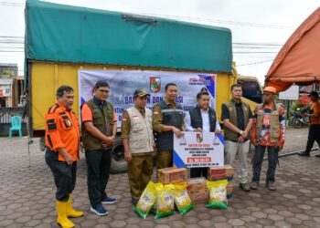 Pekanbaru Salurkan Bantuan untuk Korban Bencana Agam: Lima Truk Logistik dan Rp180 Juta