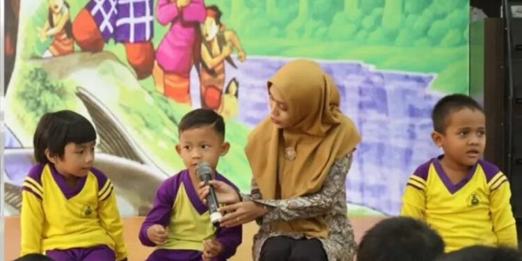 Kamis Mendongeng di Perpustakaan Soeman Hs: Cara Seru Tanamkan Cinta Literasi pada Anak