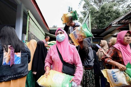 GPM Jadi Instrumen Pengendali Harga, Warga Lumajang Antusias Borong Pangan Murah